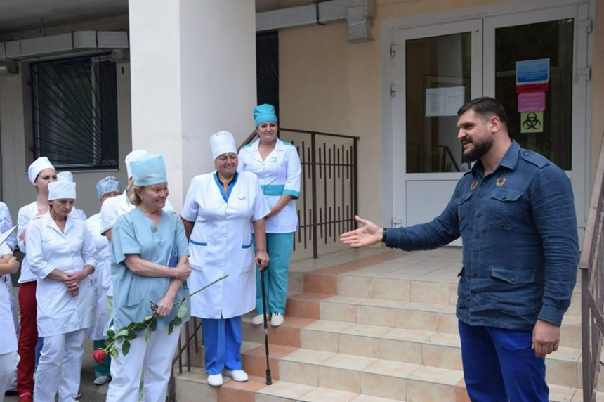 «Вы — настоящие ангелы в белых халатах», - губернатор Савченко поздравил медработников с профессиональным праздником