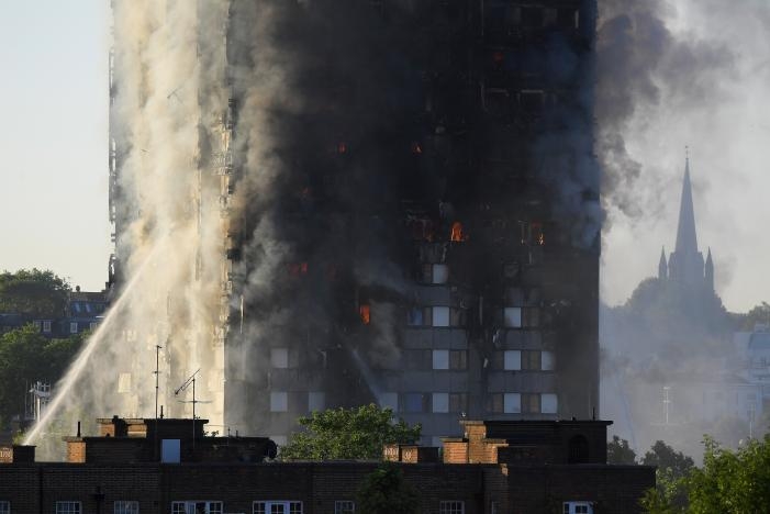 Высотка в Лондоне, где погибли 79 человек, загорелась из-за холодильника, - полиция