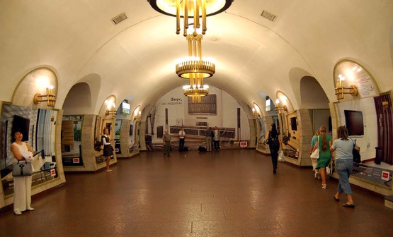 В Киеве закрыты из-за сообщения о минировании станции "Майдан Независимости", "Льва Толстого" и смежные