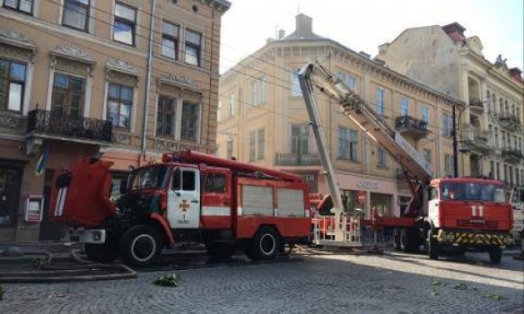 Пожар в жилом доме в центре Львова ликвидирован, пострадавших нет