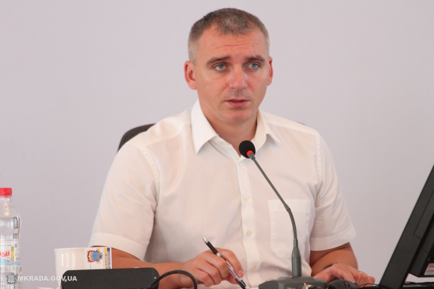 Депутат Николаевского горсовета заявил, что мэр Сенкевич позволяет разрушать дороги в городе