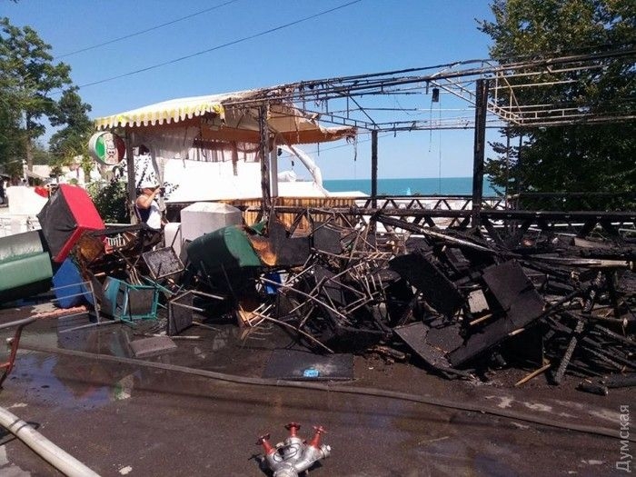 В Одессе рядом с популярным ночным клубом сгорела пиццерия