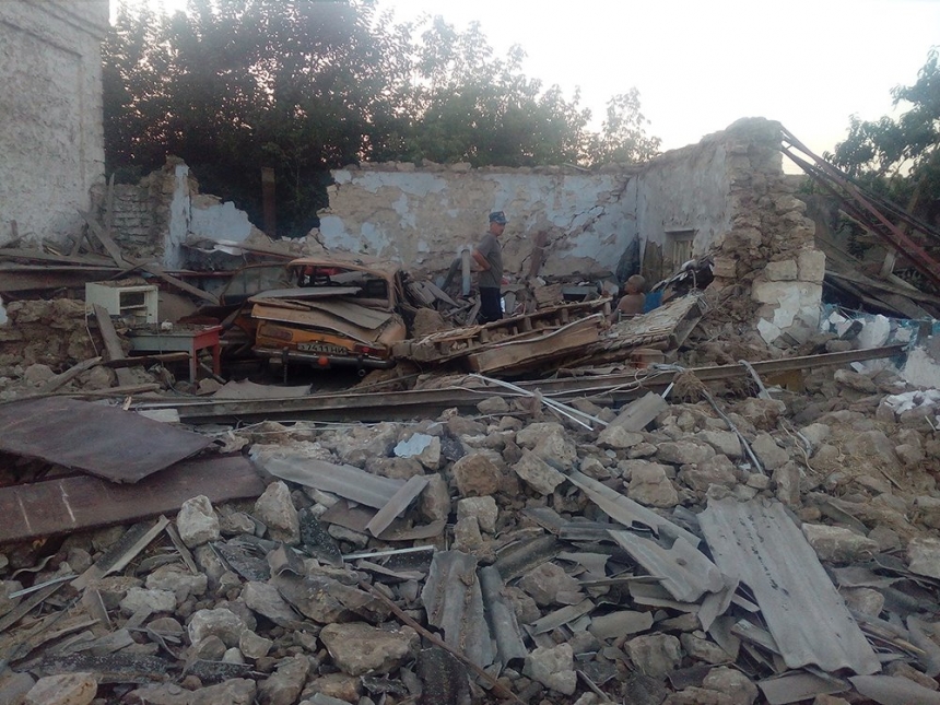 В селе на Николаевщине обрушился гараж - из-под завалов спасали мужчину