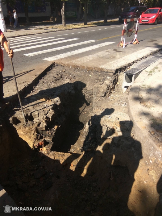 В Николаеве установили первый дождеприемный лоток