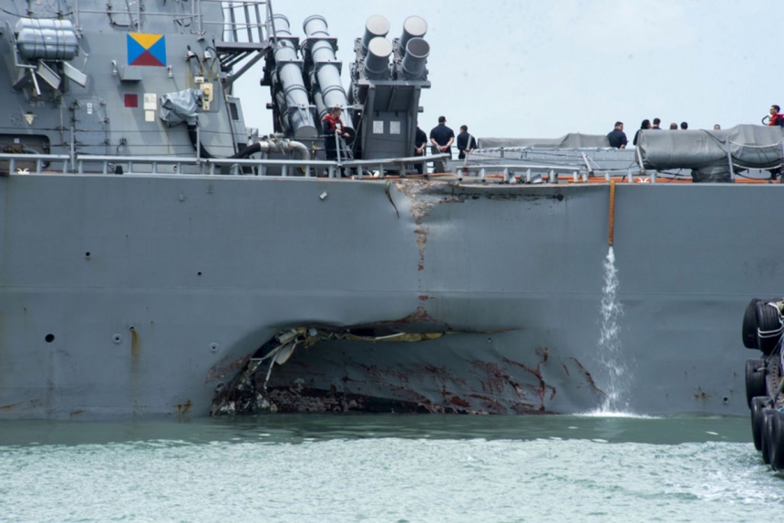 Флот США приостановил все операции из-за аварии с эсминцем