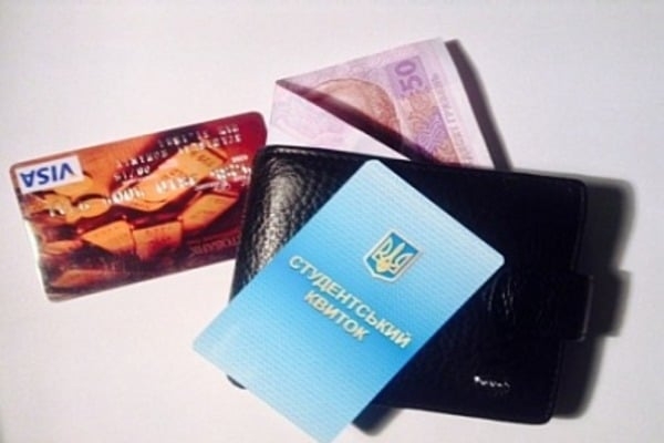 Кабмин Украины отказался урезать число получателей стипендий