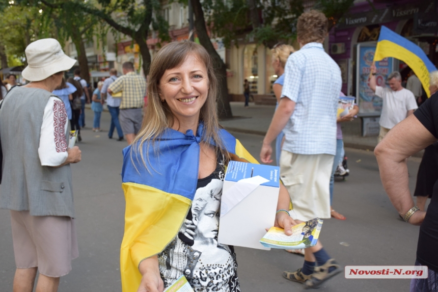 Прогулка николаевцев по главной улице в День Независимости. ФОТОРЕПОРТАЖ