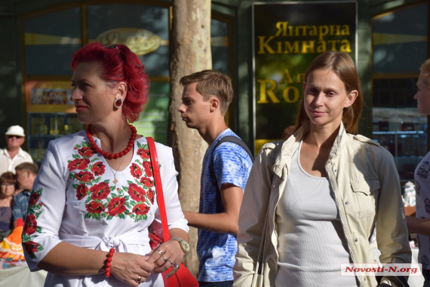 Прогулка николаевцев по главной улице в День Независимости. ФОТОРЕПОРТАЖ