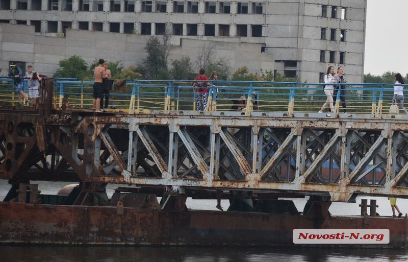 1 сентября в Николаеве: школьники празднуют начало нового учебного года. ФОТОРЕПОРТАЖ