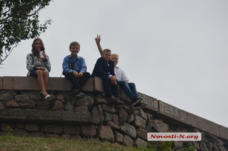 1 сентября в Николаеве: школьники празднуют начало нового учебного года. ФОТОРЕПОРТАЖ