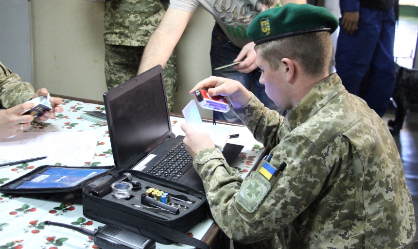 В Николаевском порту пограничники задержали египтянина с поддельным паспортом