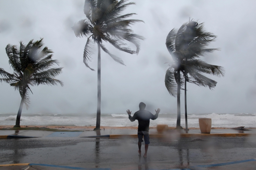 Ураган "Ирма" уже разрушил 2 острова, погибли по меньшей мере 7 человек