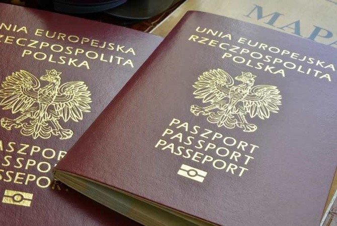 Польша отказалась от изображения львовского Мемориала орлят в новых паспортах