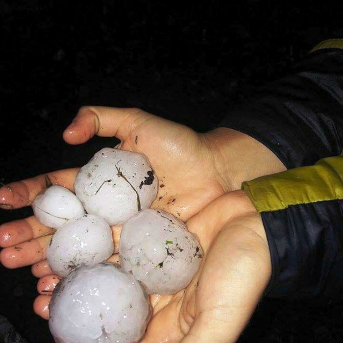 В Бердичеве объявили ЧС после огромного града: повреждены сотни домов