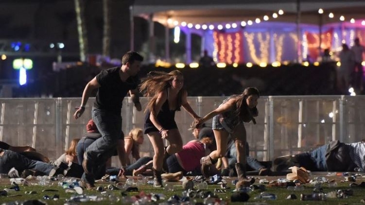 Число пострадавших от стрельбы в Лас-Вегасе превысило 400 человек