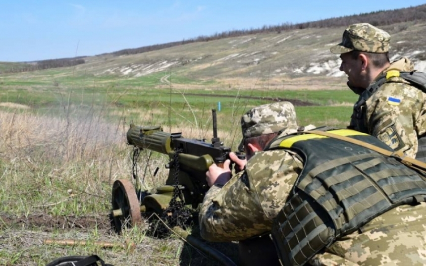 Сутки в АТО: боевики били 17 раз, потерь среди ВСУ нет