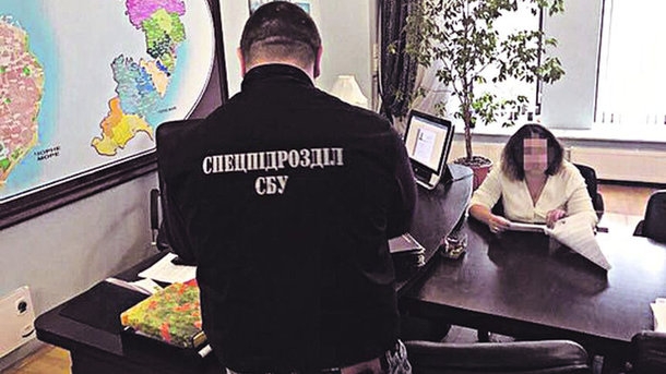 В Одессе задержали на взятках чиновников из "Укрпочты" и криминалистического центра