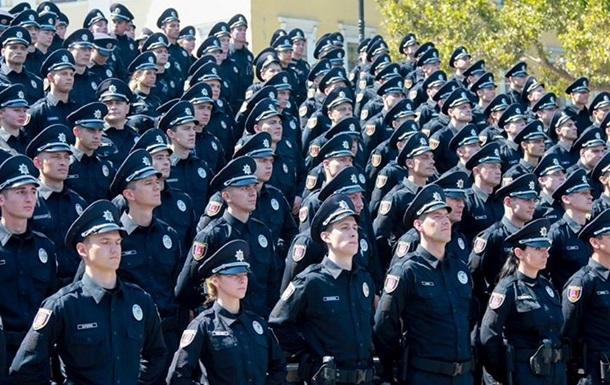 Полицию по всей стране переводят на усиленный режим