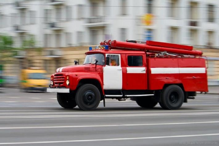 В Николаеве пожарные потушили горящее авто