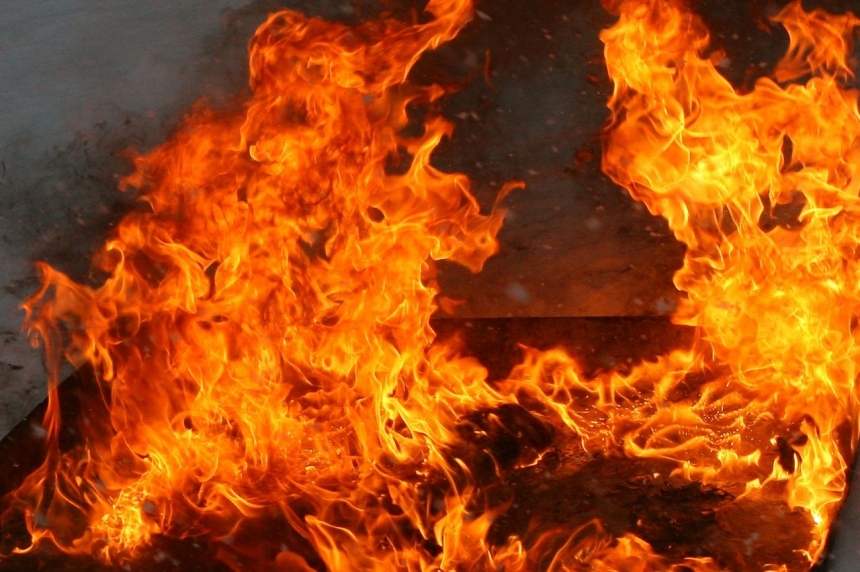 В Николаеве горел частный дом: едва не погибли пожилые супруги
