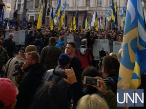 На "МихоМайдане" активисты потолкались с полицией из-за палаток