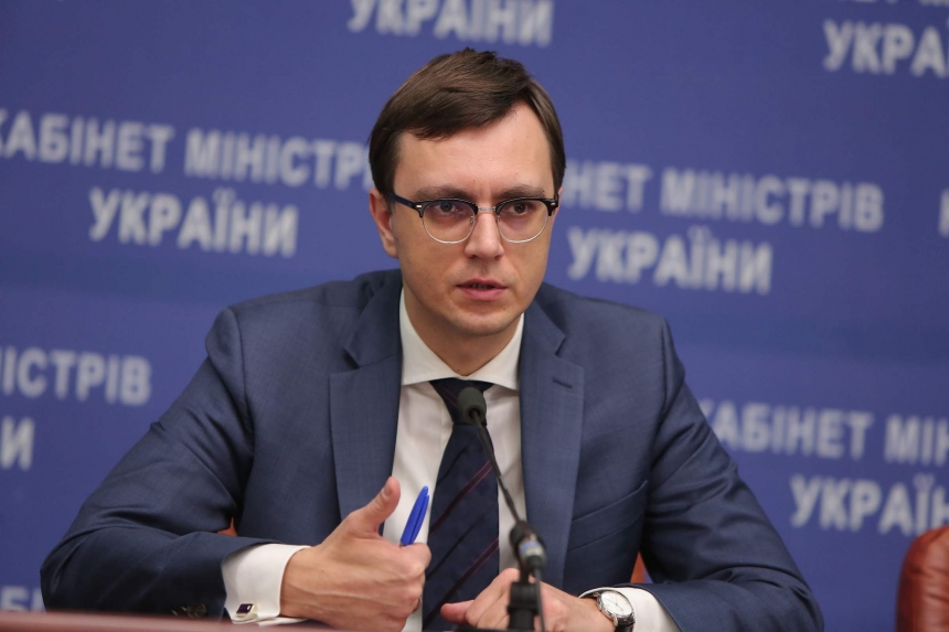 Министр инфраструктуры в Николаеве заверил, что за 4 года дороги в Украине будут полностью восстановлены