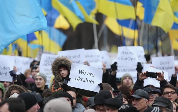 Более 90 % граждан считают себя украинцами, – опрос