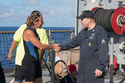 ВМС США спасли двух американок, 5 месяцев дрейфовавших на яхте в Тихом океане