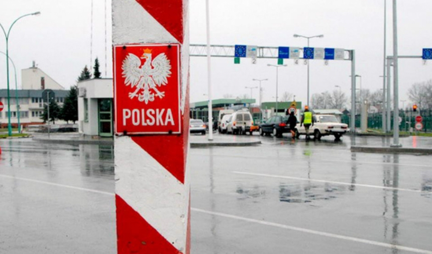 Польша планирует не пускать в страну украинцев с "антипольскими взглядами"