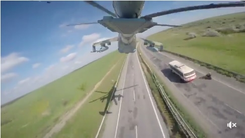 Боевые вертолеты прошли над трассой Херсон-Николаев (видео)