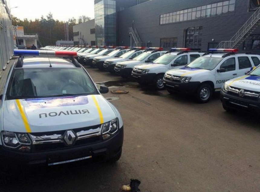Нацполиция купила 122 джипа Renault Duster по полмиллиона каждый
