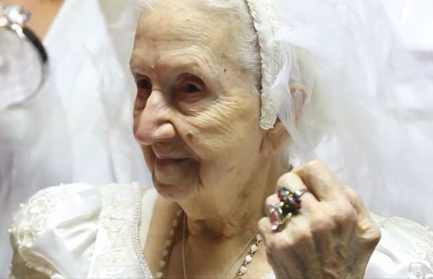 В Виннице 22-летний парень женился на 80-летней бабушке, чтобы избежать призыва