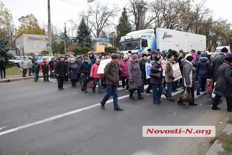 В Николаеве заводчане перекрыли международную магистраль. ФОТОРЕПОРТАЖ