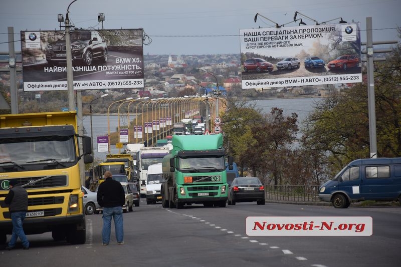 В Николаеве заводчане перекрыли международную магистраль. ФОТОРЕПОРТАЖ