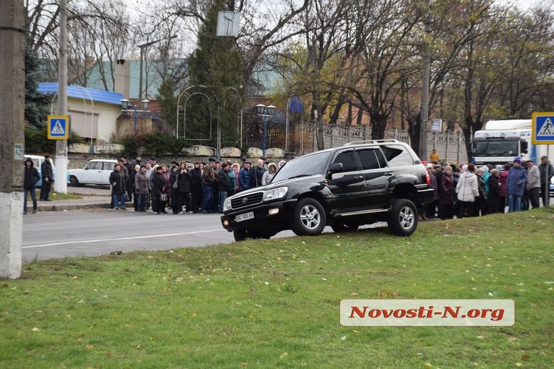 В Николаеве заводчане перекрыли международную магистраль. ФОТОРЕПОРТАЖ