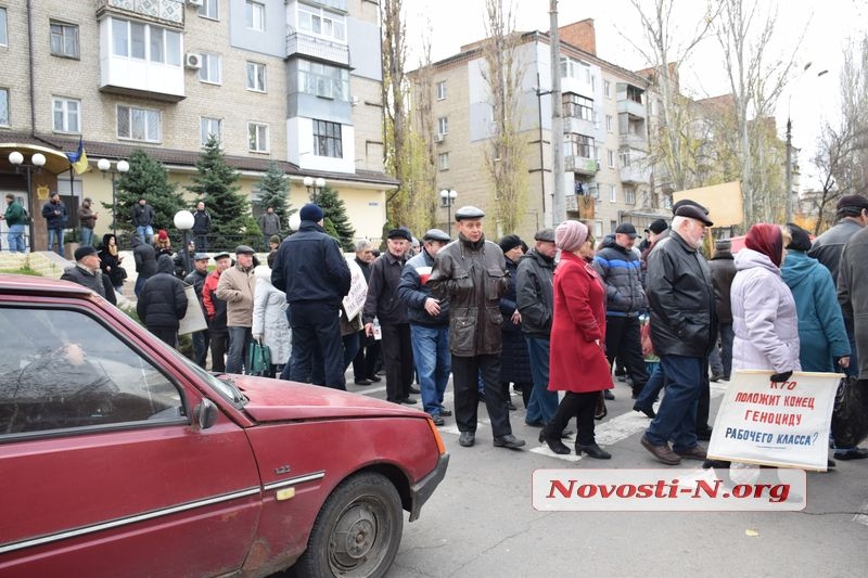 В Николаеве заводчане перекрыли международную магистраль. ФОТОРЕПОРТАЖ