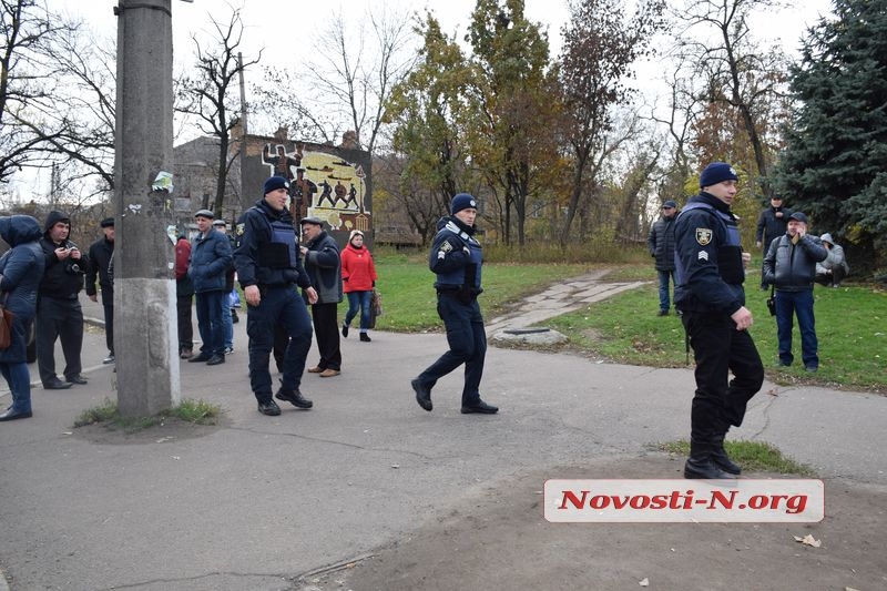 В Николаеве заводчане перекрыли международную магистраль. ФОТОРЕПОРТАЖ