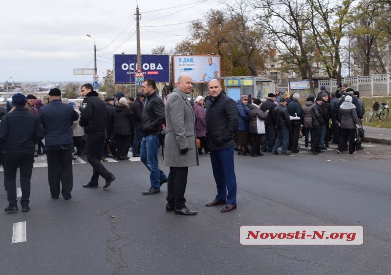 В Николаеве заводчане перекрыли международную магистраль. ФОТОРЕПОРТАЖ