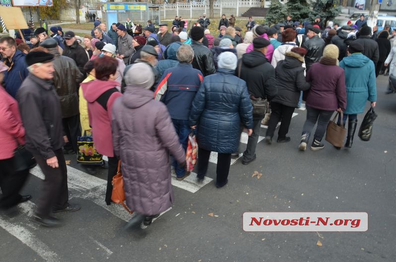 В Николаеве заводчане перекрыли международную магистраль. ФОТОРЕПОРТАЖ