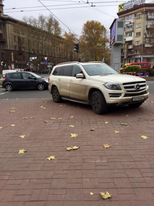 Как паркуются в Николаеве. ФОТО
