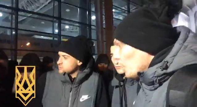 Националисты остановили автобус ФК "Шахтер" в Харькове: едва не дошло до драки. ВИДЕО