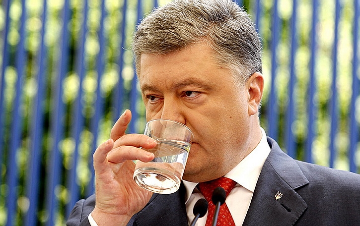 Саакашвили рассказал о том, какой алкоголь предпочитает Порошенко