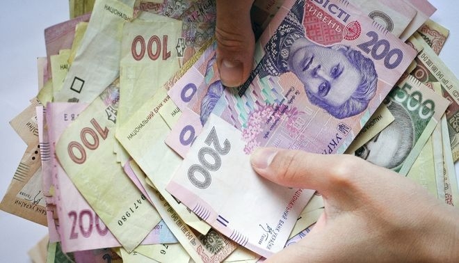 Порошенко выступает за повышение минимальной зарплаты до 4,1 тыс грн