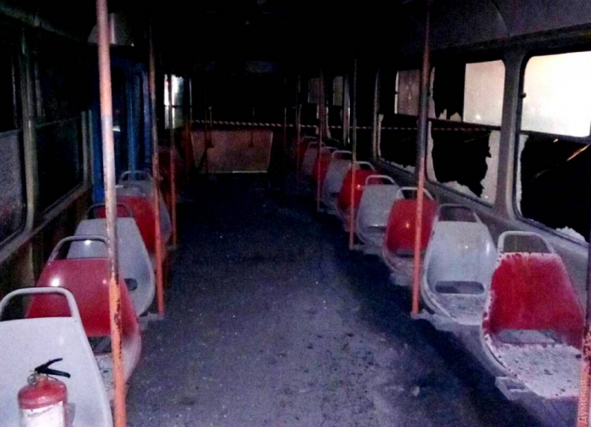 Пожар в одесском трамвае: в больнице остается водитель с ожогами рук