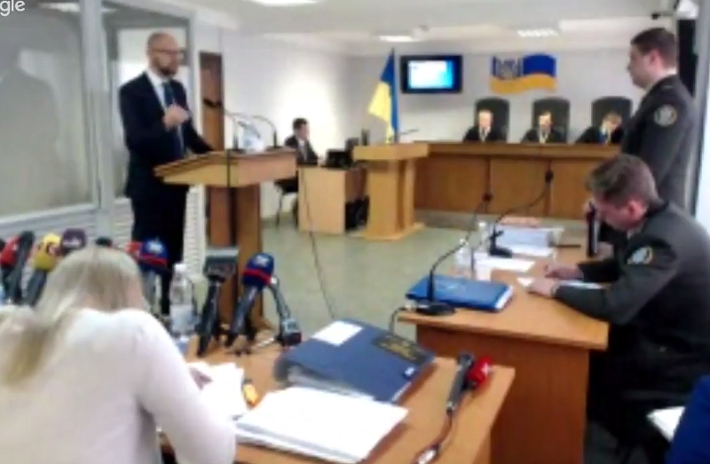 Яценюк прибыл в суд по Януковичу. ТРАНСЛЯЦИЯ