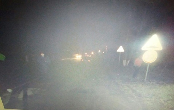 В Сумской области пьяный водитель въехал в толпу людей - пострадало шесть человек