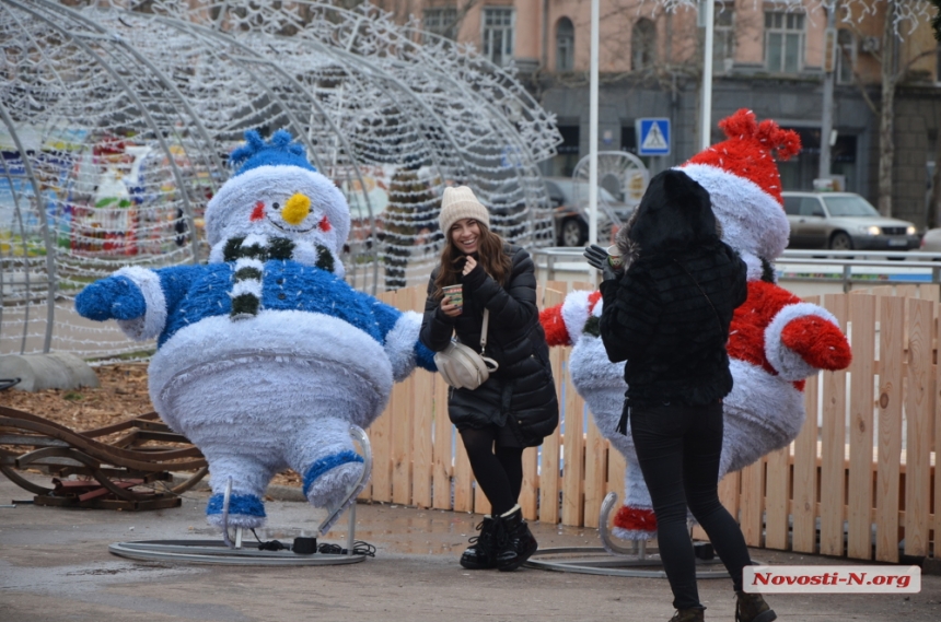 На главной площади николаевцев ждут снеговики, олени и Снегурочка