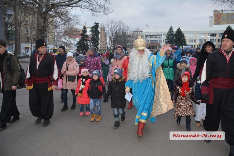 Святой Николай и ангелы: как в Николаеве открывали традиционную ёлочку