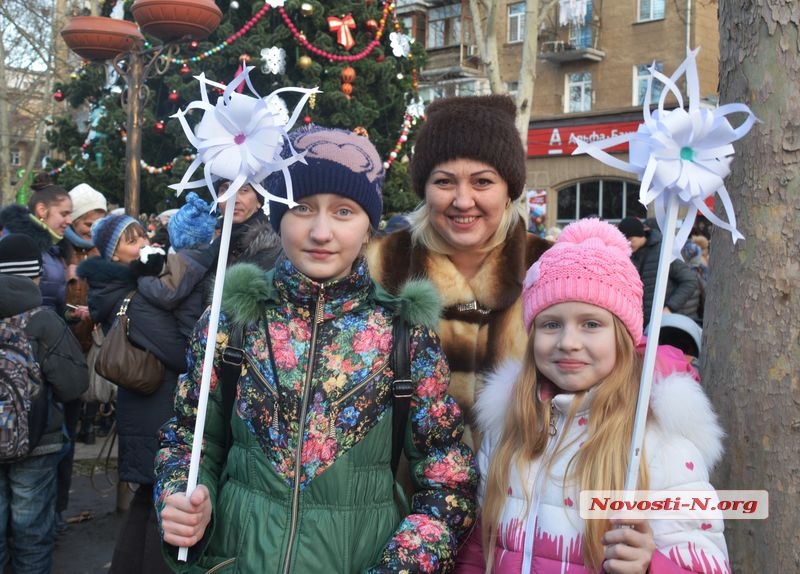 Святой Николай и ангелы: как в Николаеве открывали традиционную ёлочку