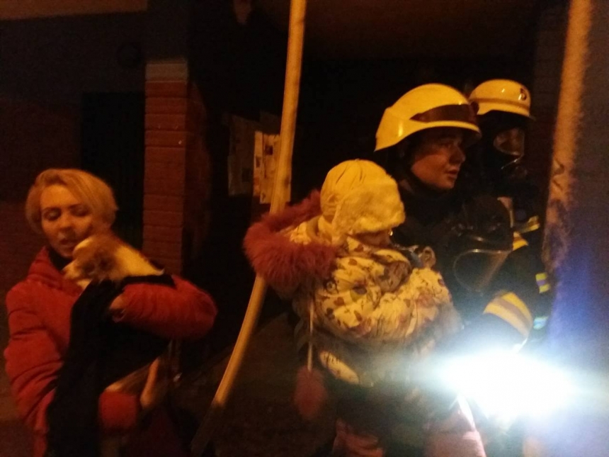 В Киеве горела 9-этажка, пострадали трое детей